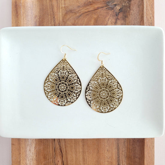 Camilla Pendant Earrings - Gold // Christmas, Jewelry, Holiday