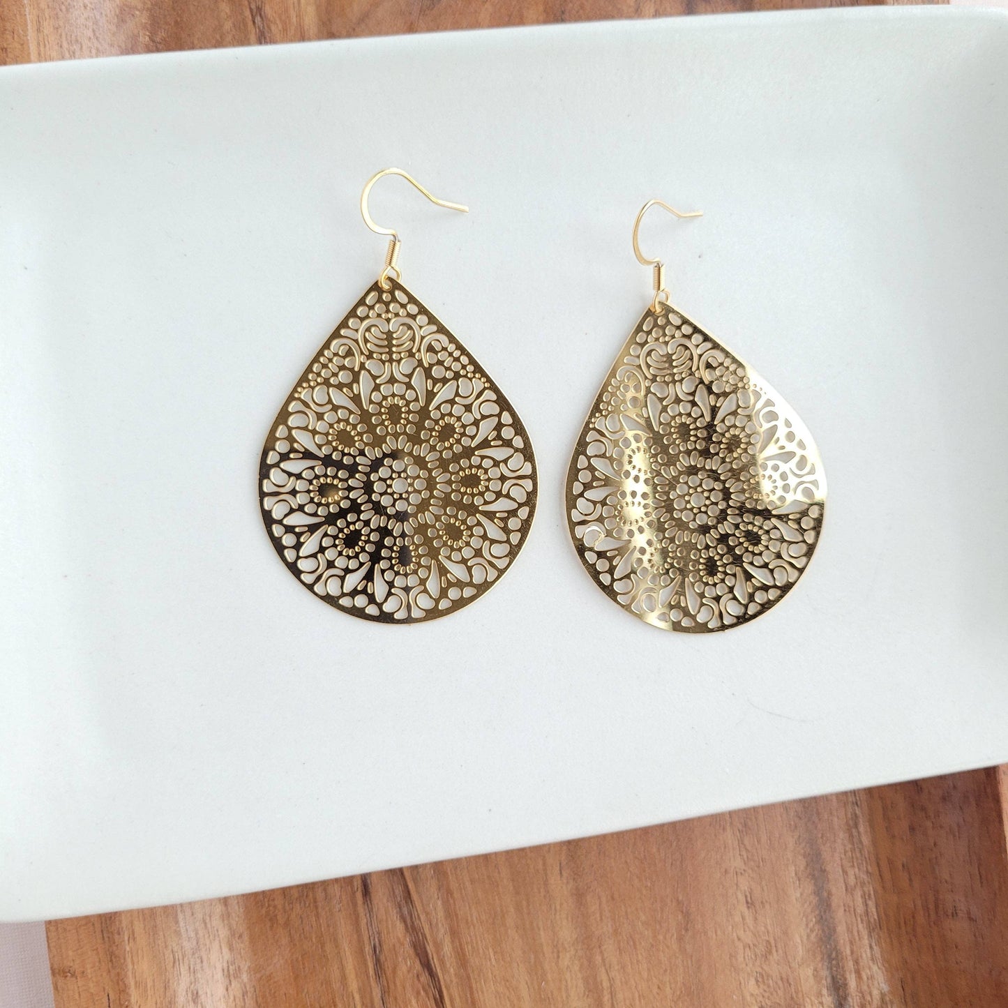 Camilla Pendant Earrings - Gold // Christmas, Jewelry, Holiday