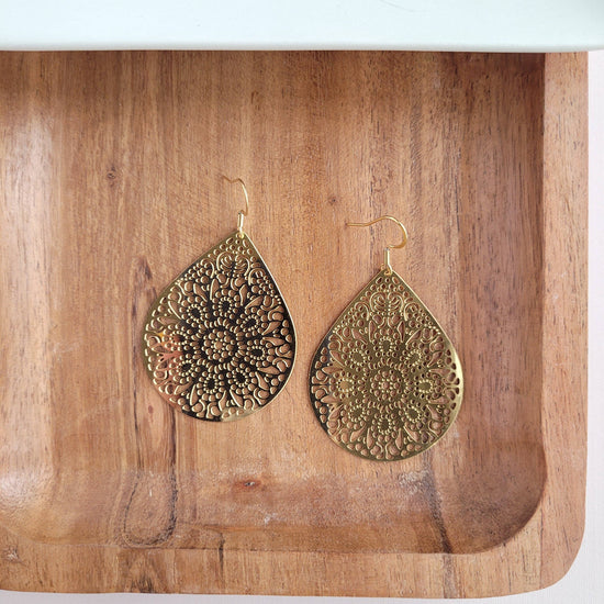 Camilla Pendant Earrings - Gold // Christmas, Jewelry, Holiday