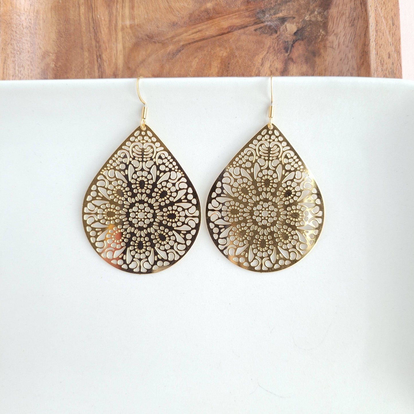 Camilla Pendant Earrings - Gold // Christmas, Jewelry, Holiday